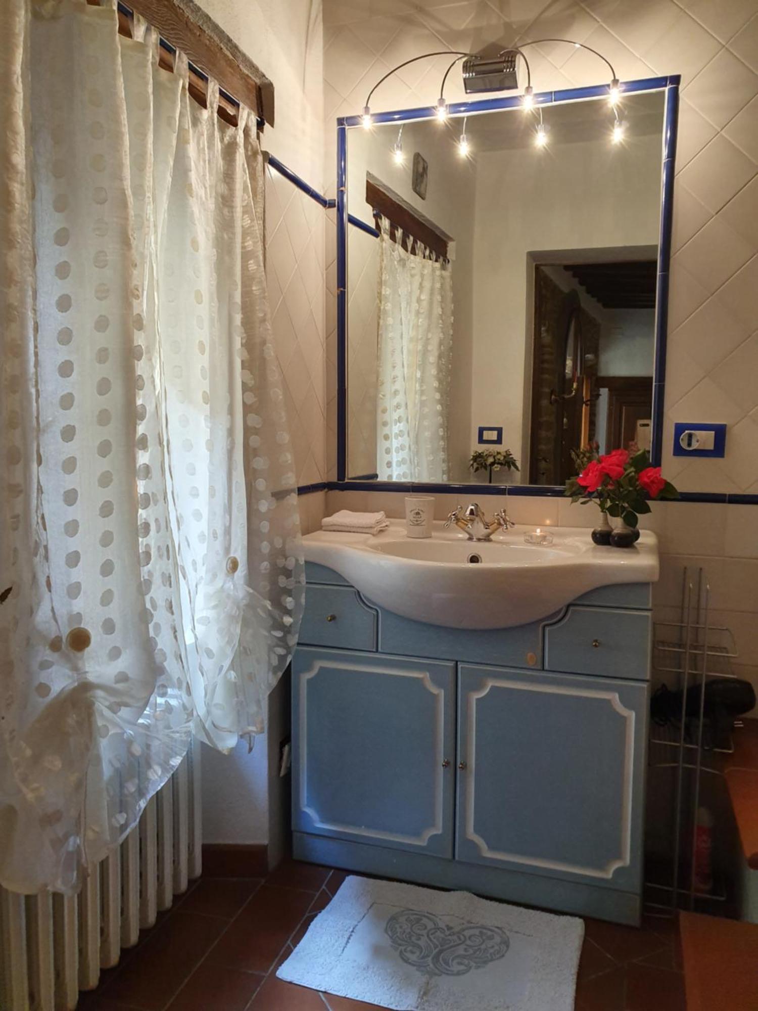 The Small Castle Cortona Room photo